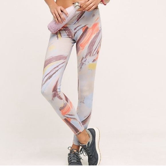 Alo Yoga Airbrush Legging in Modernist Multi - Picture 9 of 9